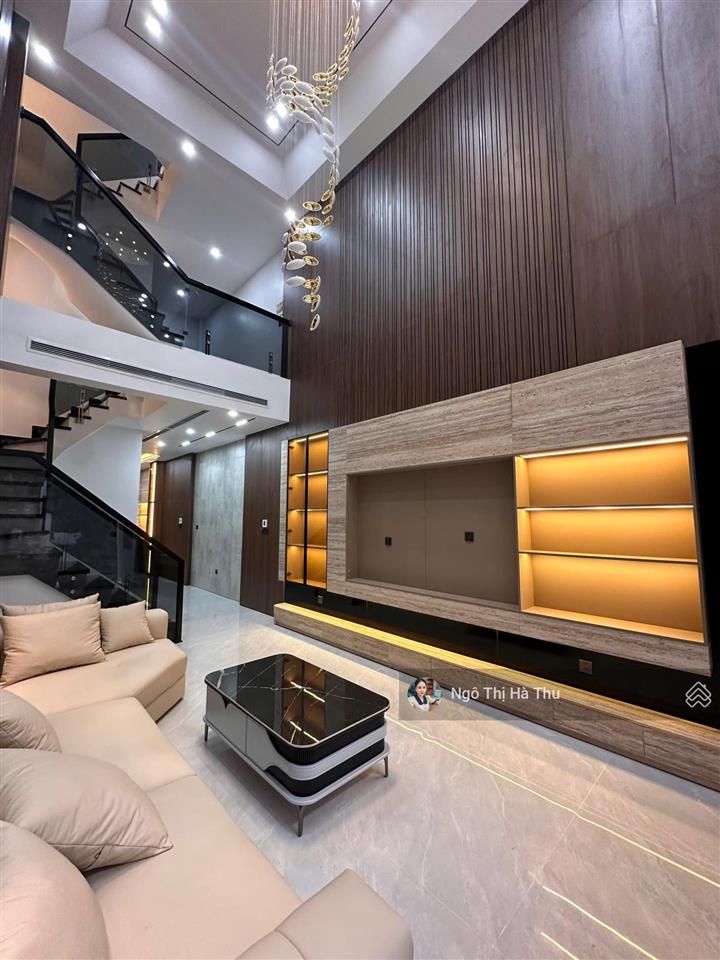 20.8 tỷ có nhà 90m2 x 7 tầng thang máy  full nội thất  phố nguyễn văn cừ  ngõ thông  gần cầu