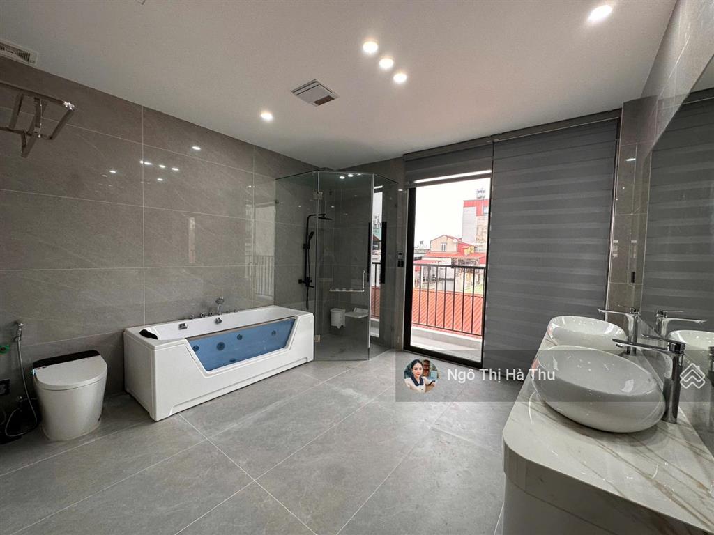 20.8 tỷ có nhà 90m2 x 7 tầng thang máy  full nội thất  phố nguyễn văn cừ  ngõ thông  gần cầu