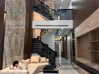 20.8 tỷ có nhà 90m2 x 7 tầng thang máy  full nội thất  phố nguyễn văn cừ  ngõ thông  gần cầu