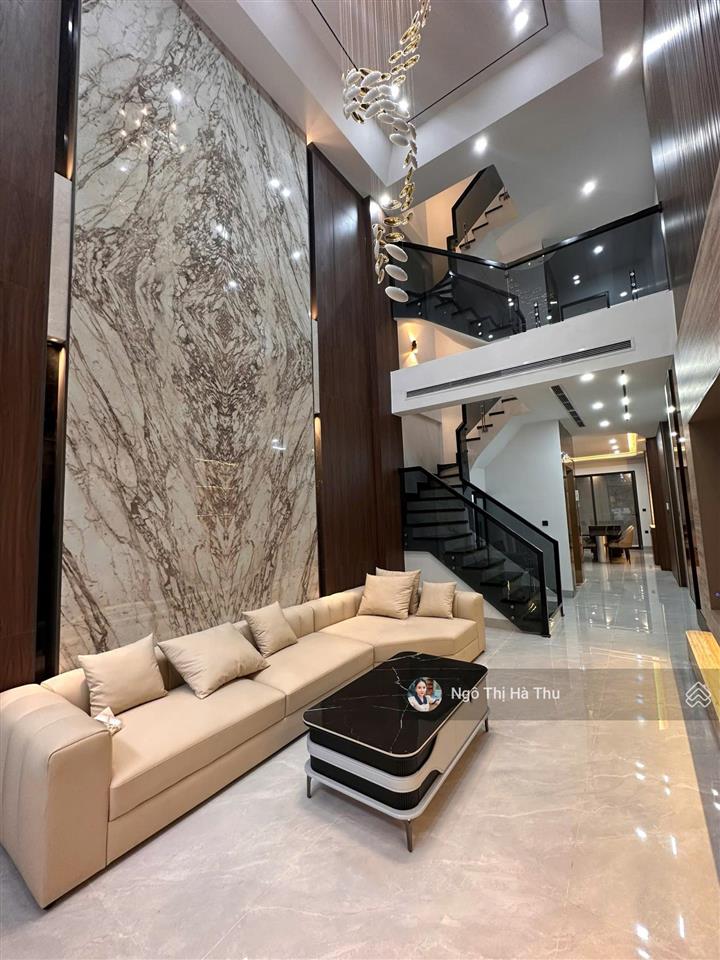 20.8 tỷ có nhà 90m2 x 7 tầng thang máy  full nội thất  phố nguyễn văn cừ  ngõ thông  gần cầu