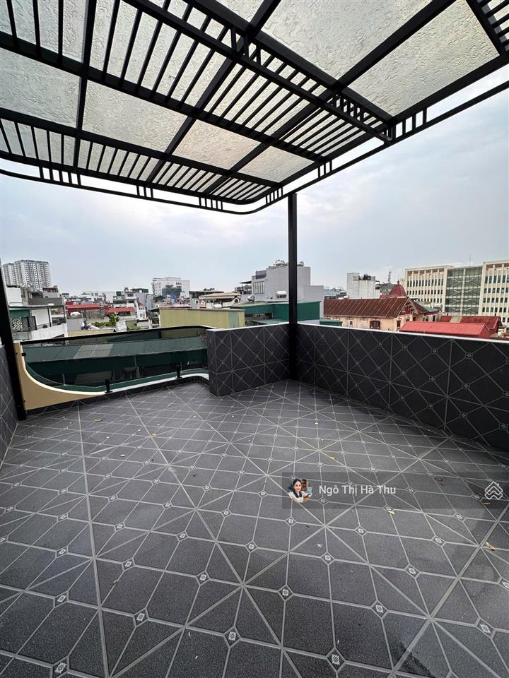 20.8 tỷ có nhà 90m2 x 7 tầng thang máy  full nội thất  phố nguyễn văn cừ  ngõ thông  gần cầu