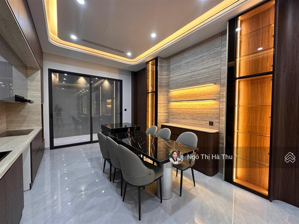 20.8 tỷ có nhà 90m2 x 7 tầng thang máy  full nội thất  phố nguyễn văn cừ  ngõ thông  gần cầu