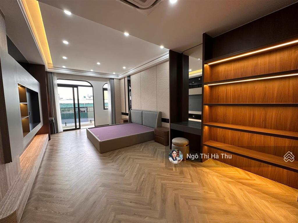 20.8 tỷ có nhà 90m2 x 7 tầng thang máy  full nội thất  phố nguyễn văn cừ  ngõ thông  gần cầu