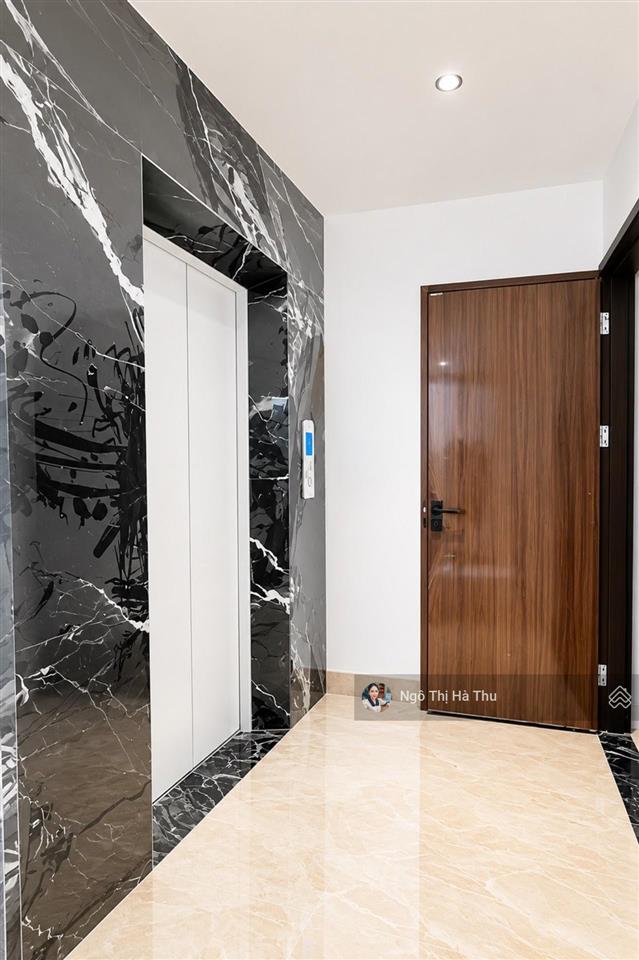 8.8 tỷ có nhà thang máy  mới tinh  full nội thất  ngọc thụy  long biên