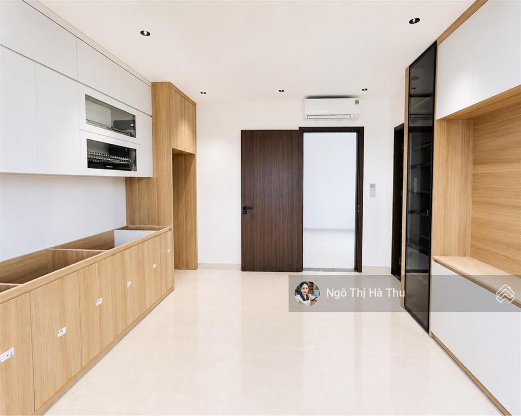 8.8 tỷ có nhà thang máy  mới tinh  full nội thất  ngọc thụy  long biên
