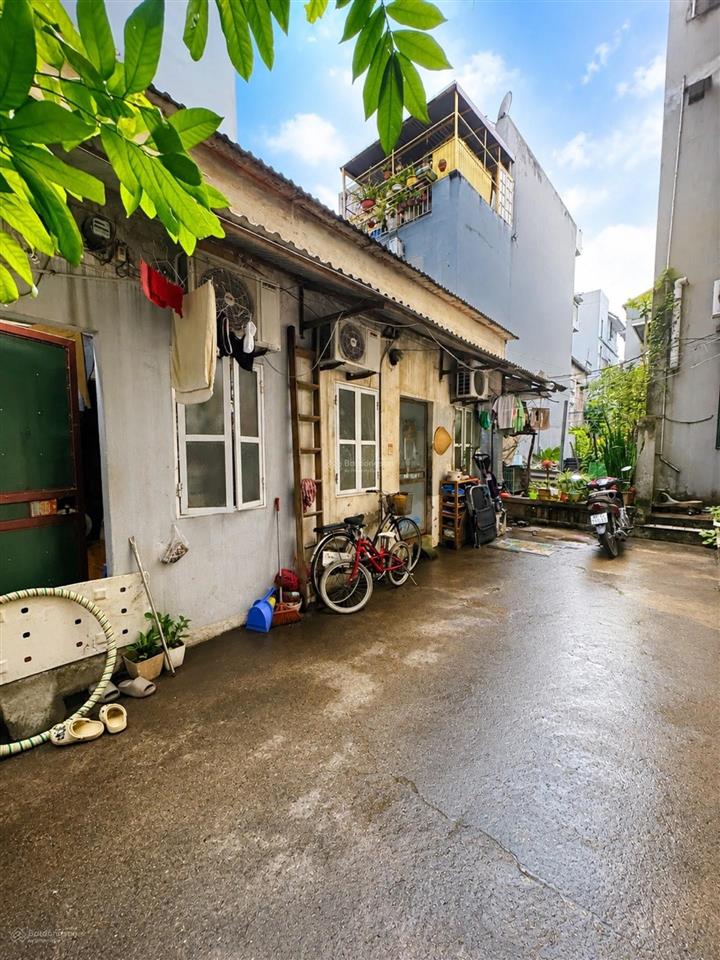 Tôi có dãy nhà c4 gồm 3 phòng trọ đang vận hành cần bán gấp. giá cực rẻ.  tôi ngay