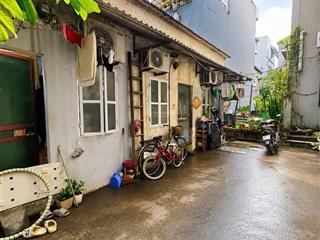 Tôi có dãy nhà c4 gồm 3 phòng trọ đang vận hành cần bán gấp. giá cực rẻ.  tôi ngay