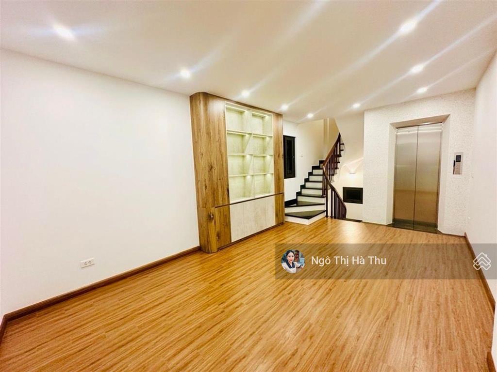 9 tỷ nhỉnh còn thương lượng sâu  nhà thang máy  full nội thất đẹp long lanh phố ngọc thuỵ