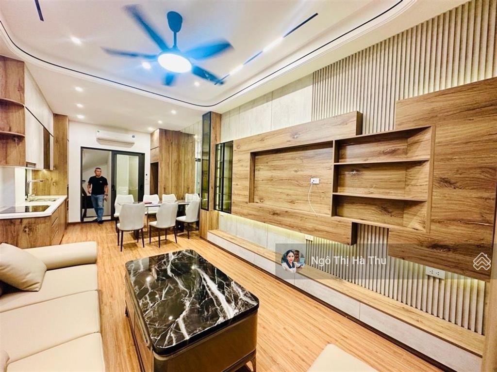 9 tỷ nhỉnh còn thương lượng sâu  nhà thang máy  full nội thất đẹp long lanh phố ngọc thuỵ
