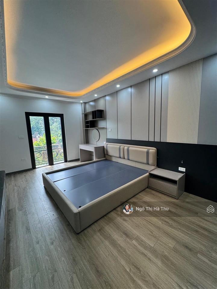 Chỉ 9,2 tỷ hiếm có 1 căn gần hồ phúc đồng, sài đồg  thang máy  full đồ  ngõ thông oto
