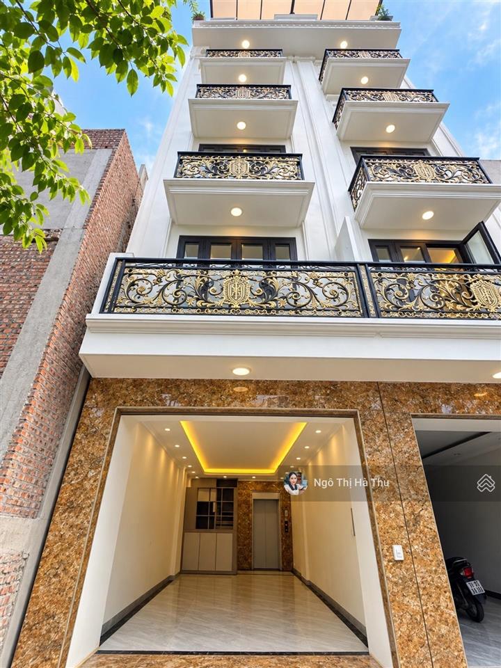 Chỉ 9,2 tỷ hiếm có 1 căn gần hồ phúc đồng, sài đồg  thang máy  full đồ  ngõ thông oto