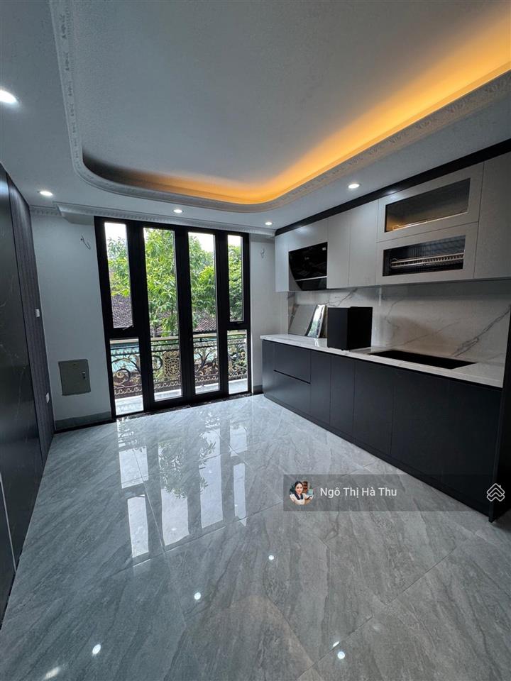 Chỉ 9,2 tỷ hiếm có 1 căn gần hồ phúc đồng, sài đồg  thang máy  full đồ  ngõ thông oto