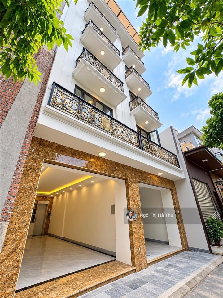 Chỉ 9,2 tỷ hiếm có 1 căn gần hồ phúc đồng, sài đồg  thang máy  full đồ  ngõ thông oto