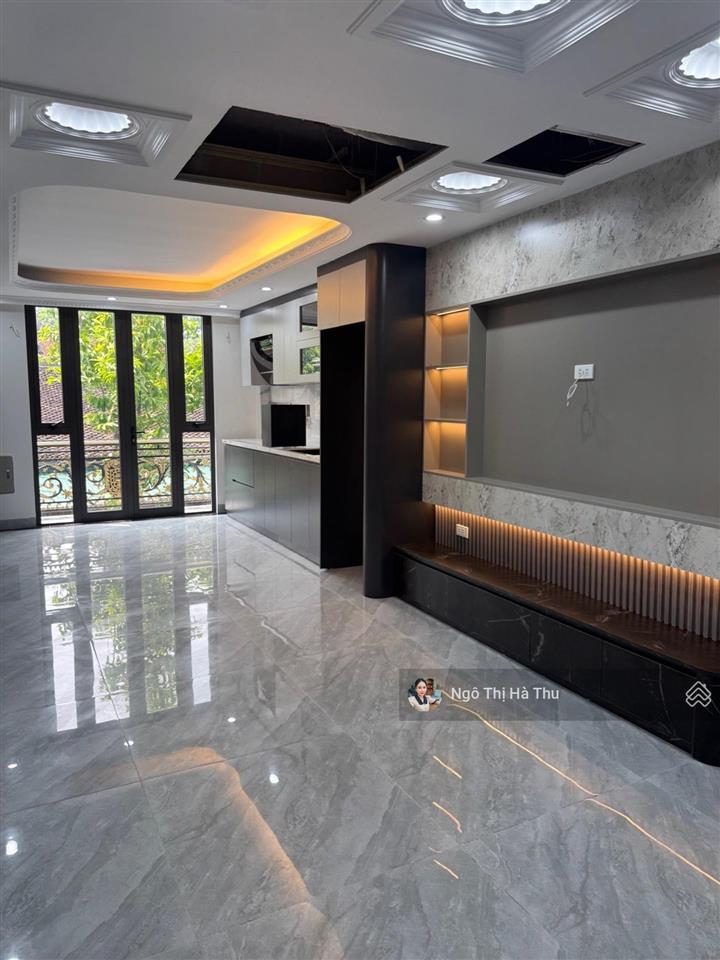 Chỉ 9,2 tỷ hiếm có 1 căn gần hồ phúc đồng, sài đồg  thang máy  full đồ  ngõ thông oto