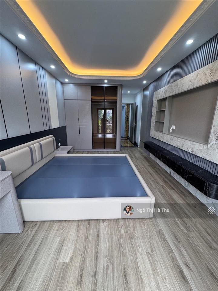 Chỉ 9,2 tỷ hiếm có 1 căn gần hồ phúc đồng, sài đồg  thang máy  full đồ  ngõ thông oto