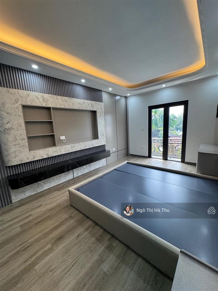 Chỉ 9,2 tỷ hiếm có 1 căn gần hồ phúc đồng, sài đồg  thang máy  full đồ  ngõ thông oto