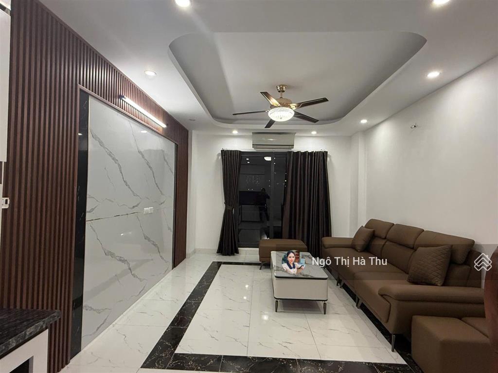 Cho thuê nhà nguyên căn phố đức giang full đồ, có thang máy  ở ngay