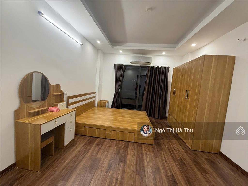 Cho thuê nhà nguyên căn phố đức giang full đồ, có thang máy  ở ngay
