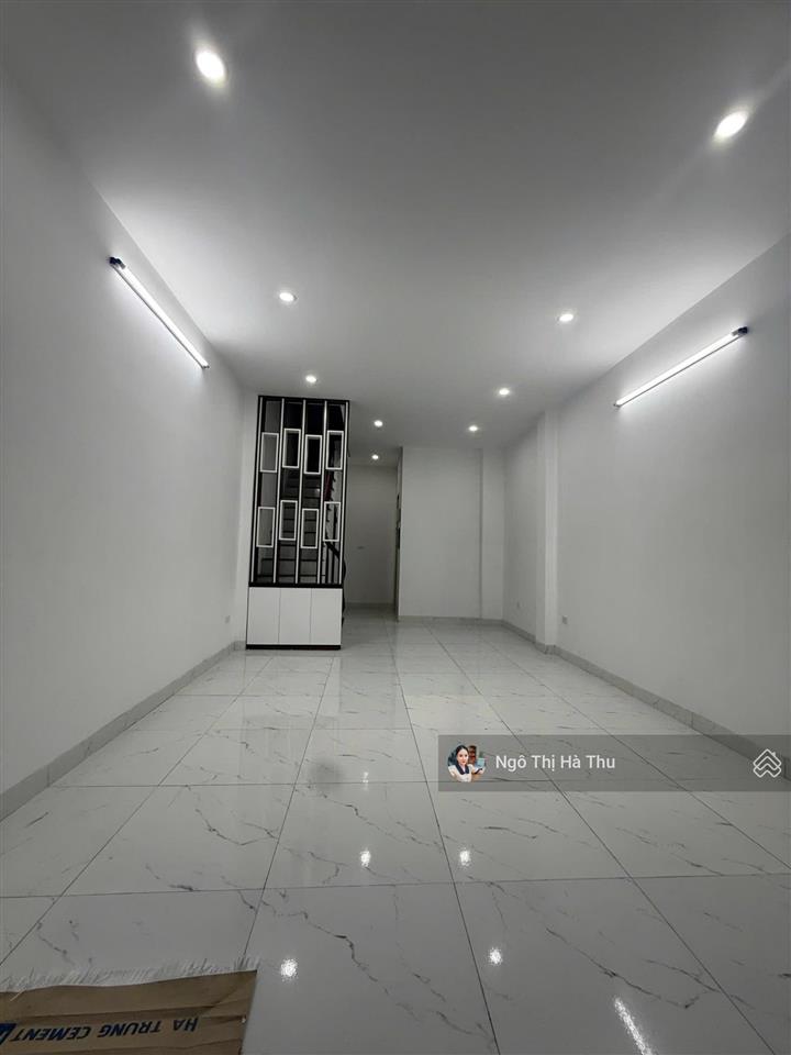 Cho thuê nhà nguyên căn phố đức giang full đồ, có thang máy  ở ngay