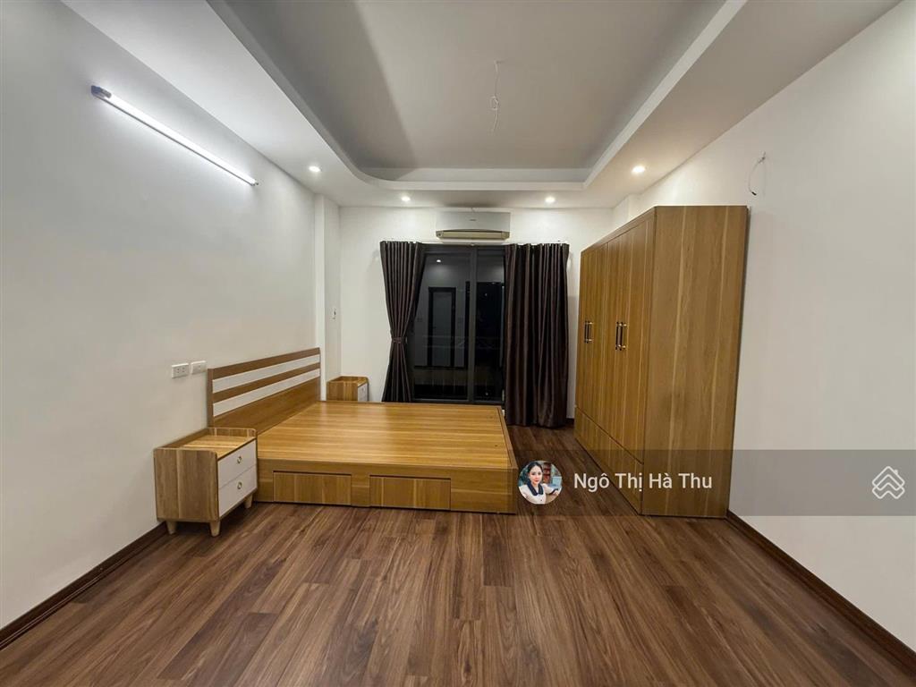Cho thuê nhà nguyên căn phố đức giang full đồ, có thang máy  ở ngay