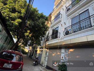 Cho thuê nhà nguyên căn phố đức giang full đồ, có thang máy  ở ngay