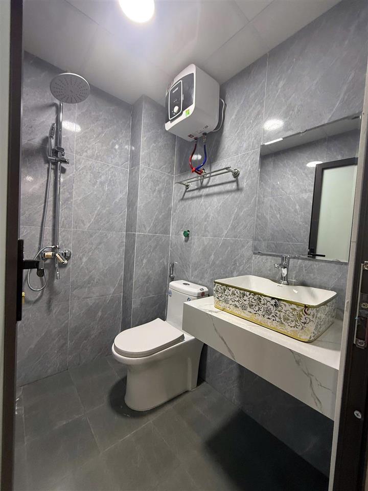 Cho thuê nhà nguyên căn phố đức giang full đồ, có thang máy  ở ngay
