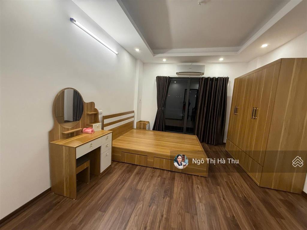 Cho thuê nhà nguyên căn phố đức giang full đồ, có thang máy  ở ngay