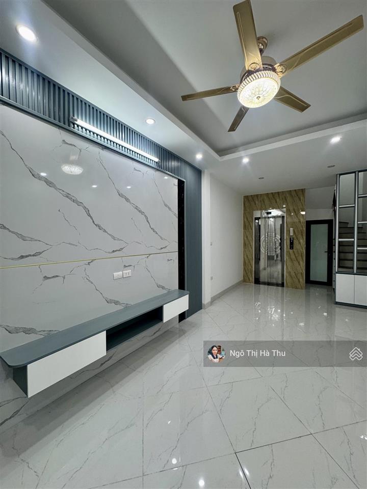Bán nhà việt hưng 6 tầng thang máy giá chỉ 9 tỷ  ngõ oto sát nhà  ở ngay