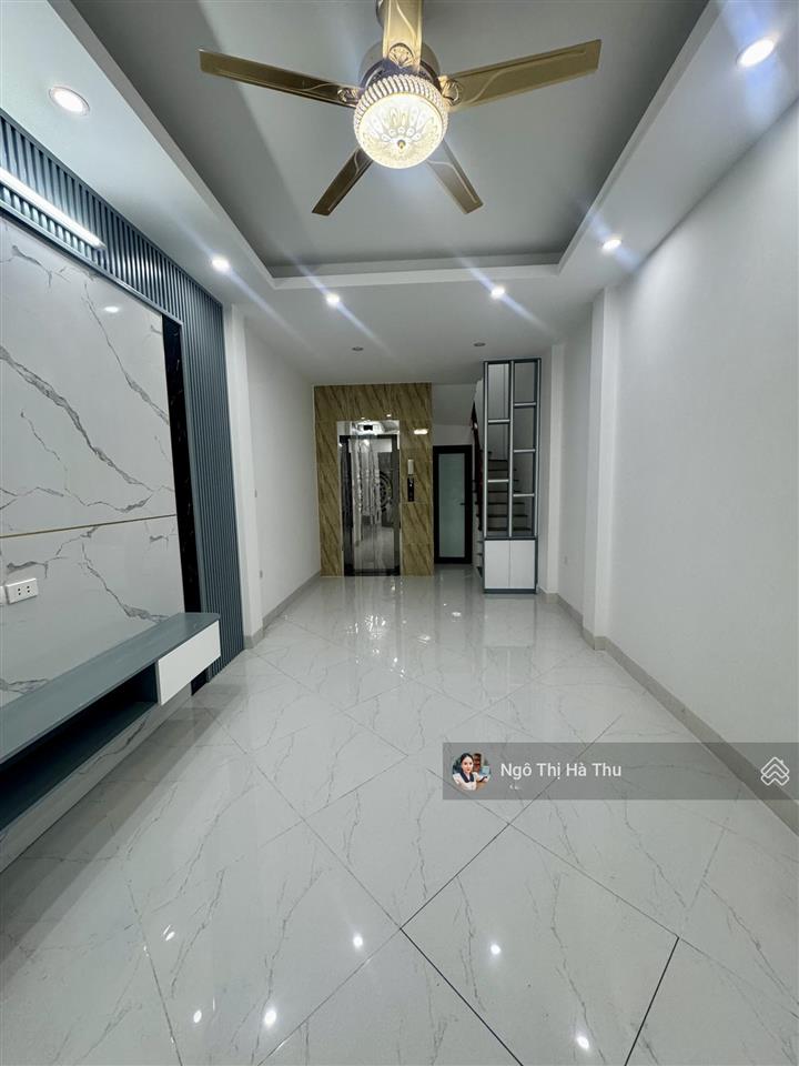 Bán nhà việt hưng 6 tầng thang máy giá chỉ 9 tỷ  ngõ oto sát nhà  ở ngay