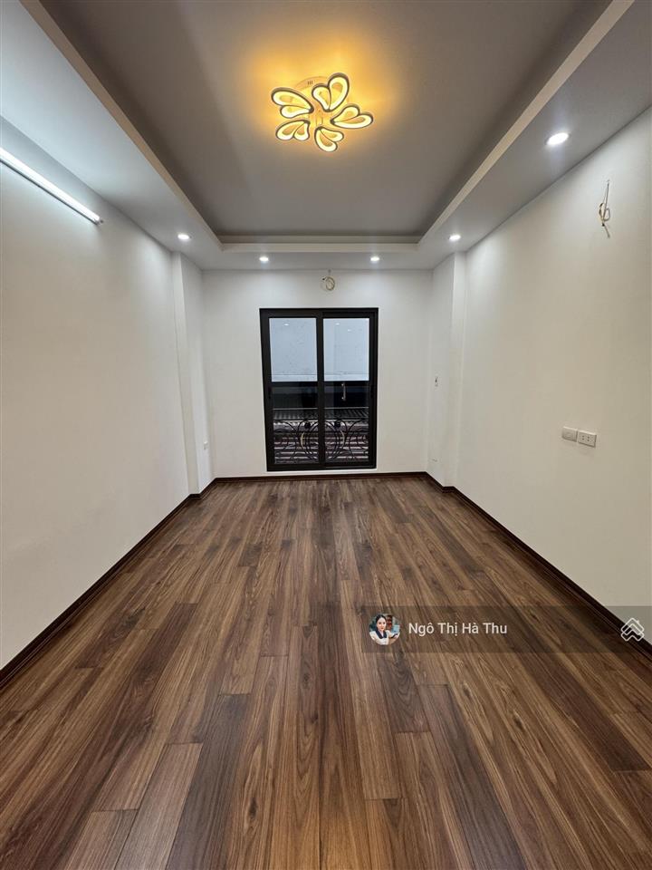 Bán nhà việt hưng 6 tầng thang máy giá chỉ 9 tỷ  ngõ oto sát nhà  ở ngay
