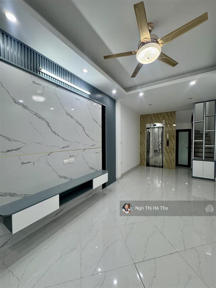 Bán nhà việt hưng 6 tầng thang máy giá chỉ 9 tỷ  ngõ oto sát nhà  ở ngay