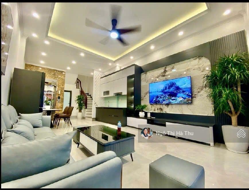 18 triệu/1 tháng  cho thuê nhà đàm quang trung  50m x 6 tầng thang máy  full nội thất  ở ngay