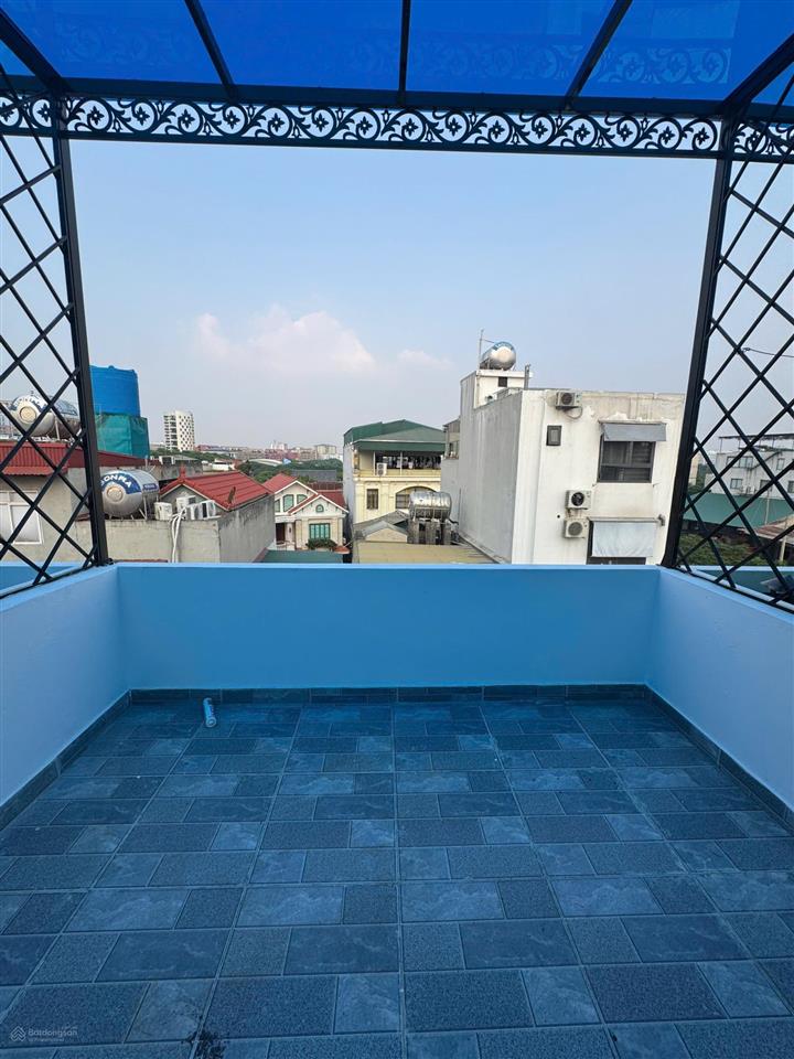 8,9 tỷ có nhà thang máy 6 tầng mới tinh phố việt hưng  ở ngay