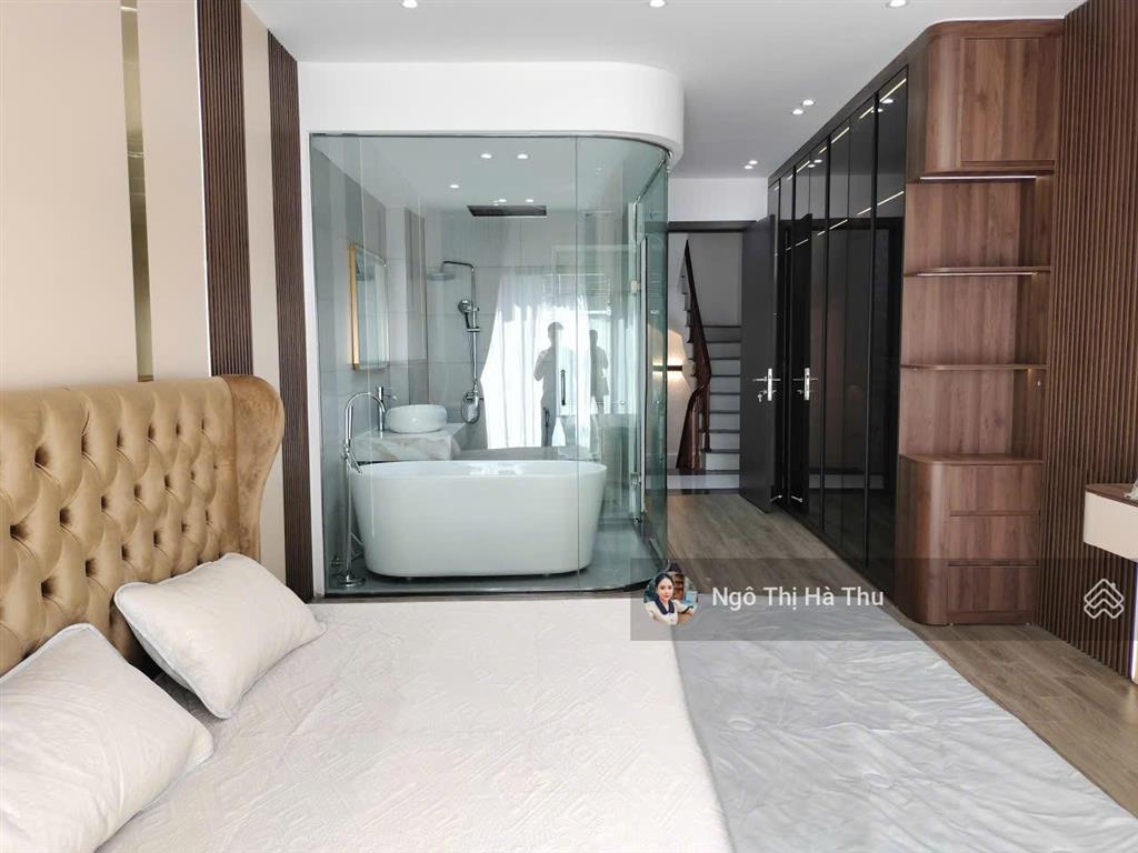9.8 tỷ có nhà mới tinh thang máy  full nội thất  phúc lợi  ngõ oto thông  ở ngay