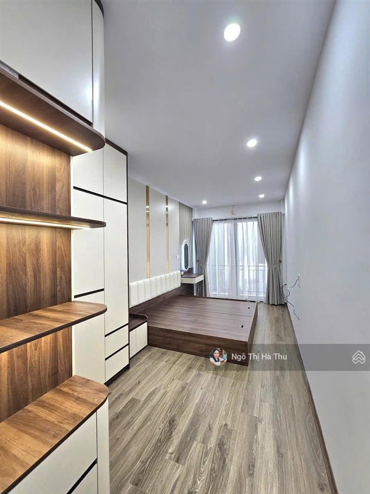 Chỉ 6.5 tỷ có nhà mới tinh gần 40m x 6 tầng thang máy  full nội thất  long biên  ô tô sát nhà