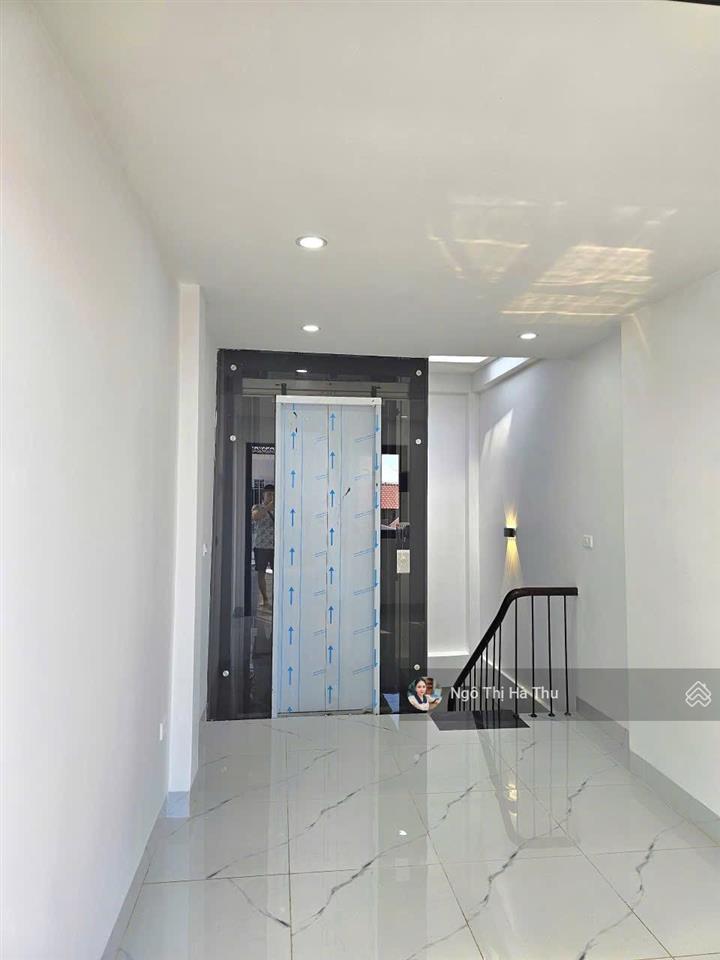 Chỉ 6.5 tỷ có nhà mới tinh gần 40m x 6 tầng thang máy  full nội thất  long biên  ô tô sát nhà