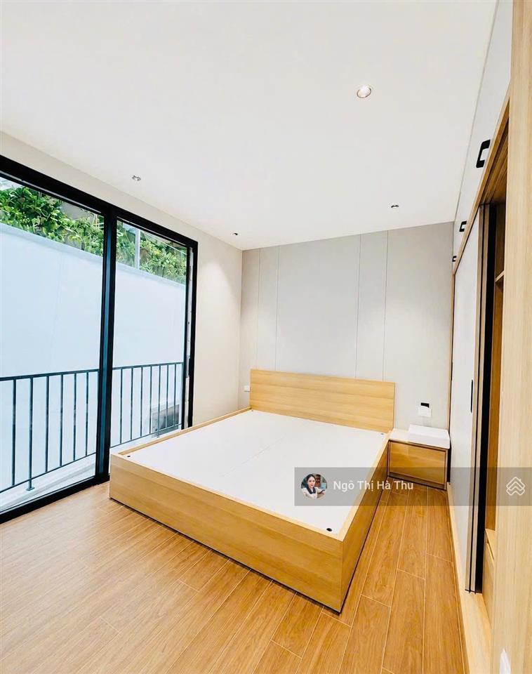 8,8 tỷ có nhà thang máy  6 tầng  mới tinh  full nội thất  ngọc thụy  ngay gần chợ  ở ngay