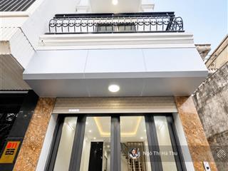 6.95tỷ có nhà đẹp mới tinh full nội thất  đức giang  ngõ oto thông  gần chợ đức hoà  ở ngay