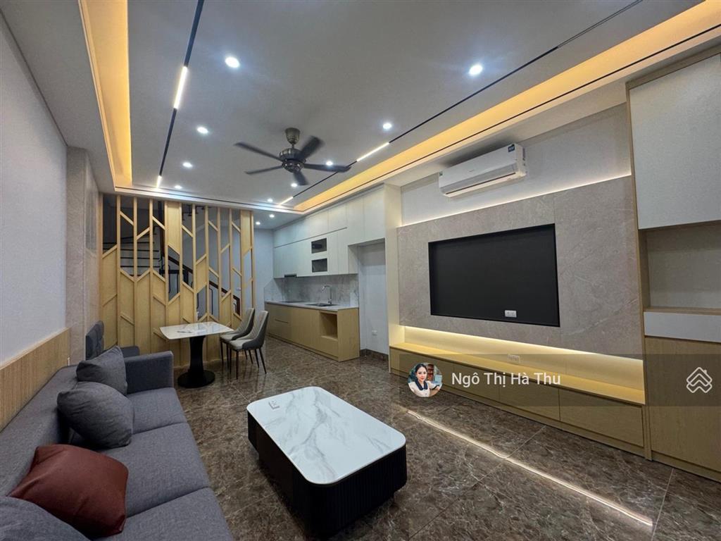 8,2 tỷ có nhà đẹp việt hưng  long biên  42m x 5 tầng mới tinh full nội thất  ở ngay