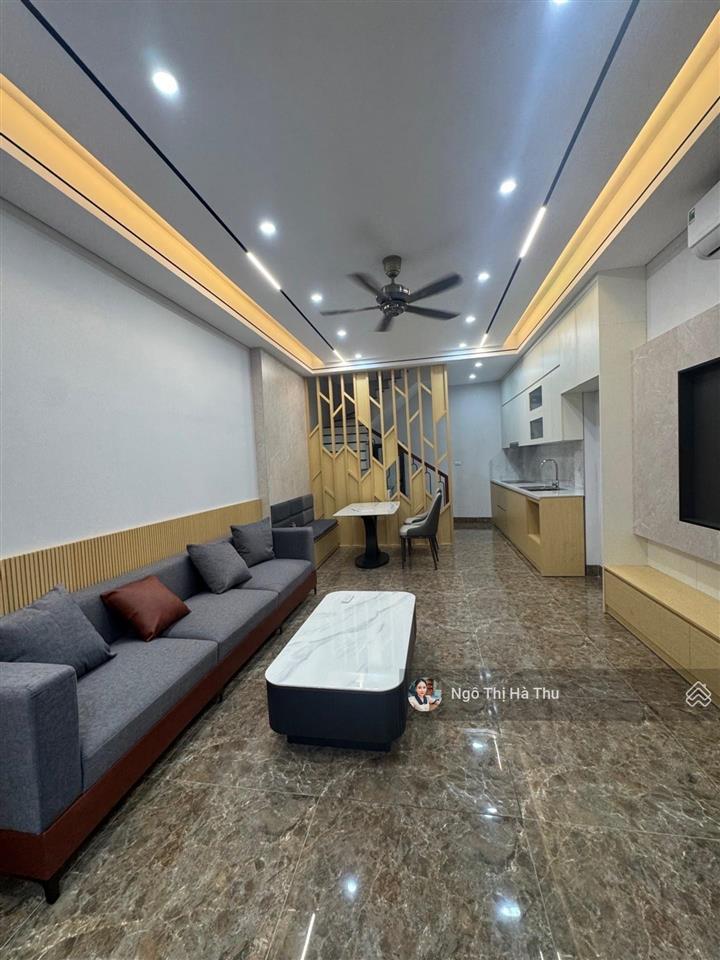 8,2 tỷ có nhà đẹp việt hưng  long biên  42m x 5 tầng mới tinh full nội thất  ở ngay