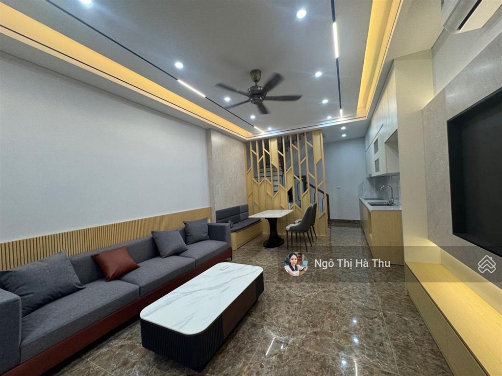 8,2 tỷ có nhà đẹp việt hưng  long biên  42m x 5 tầng mới tinh full nội thất  ở ngay