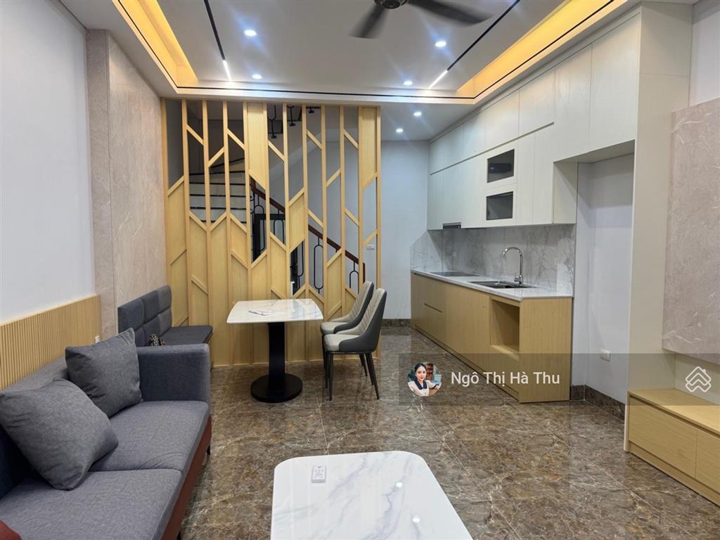 8,2 tỷ có nhà đẹp việt hưng  long biên  42m x 5 tầng mới tinh full nội thất  ở ngay
