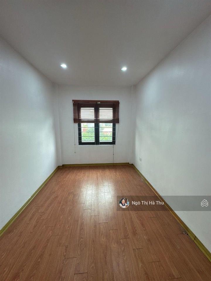 6.9 tỷ có ngay nhà gần chợ ngọc thuỵ  3 phòng ngủ đủ công năng  ở ngay