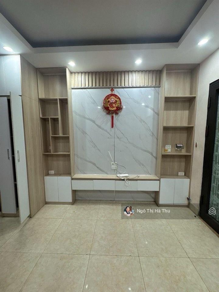 6.9 tỷ có ngay nhà gần chợ ngọc thuỵ  3 phòng ngủ đủ công năng  ở ngay