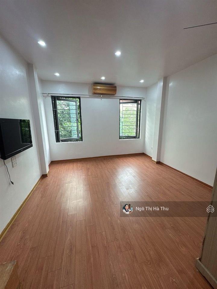 6.9 tỷ có ngay nhà gần chợ ngọc thuỵ  3 phòng ngủ đủ công năng  ở ngay