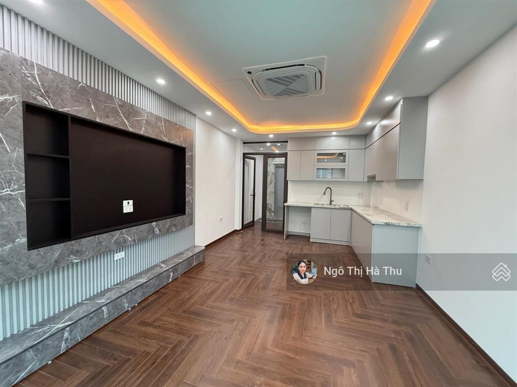 Hạ sốc 1 tỷ nhà đẹp hoa lâm, giá chỉ còn 9,5 tỷ! 45m x 6 tầng thang máy  full nội thất  ở ngay