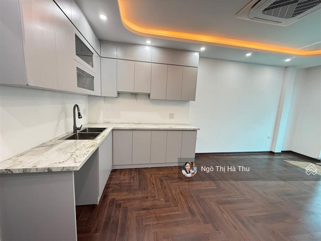 Hạ sốc 1 tỷ nhà đẹp hoa lâm, giá chỉ còn 9,5 tỷ! 45m x 6 tầng thang máy  full nội thất  ở ngay