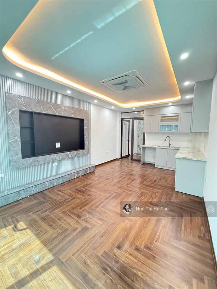 Hạ sốc 1 tỷ nhà đẹp hoa lâm, giá chỉ còn 9,5 tỷ! 45m x 6 tầng thang máy  full nội thất  ở ngay