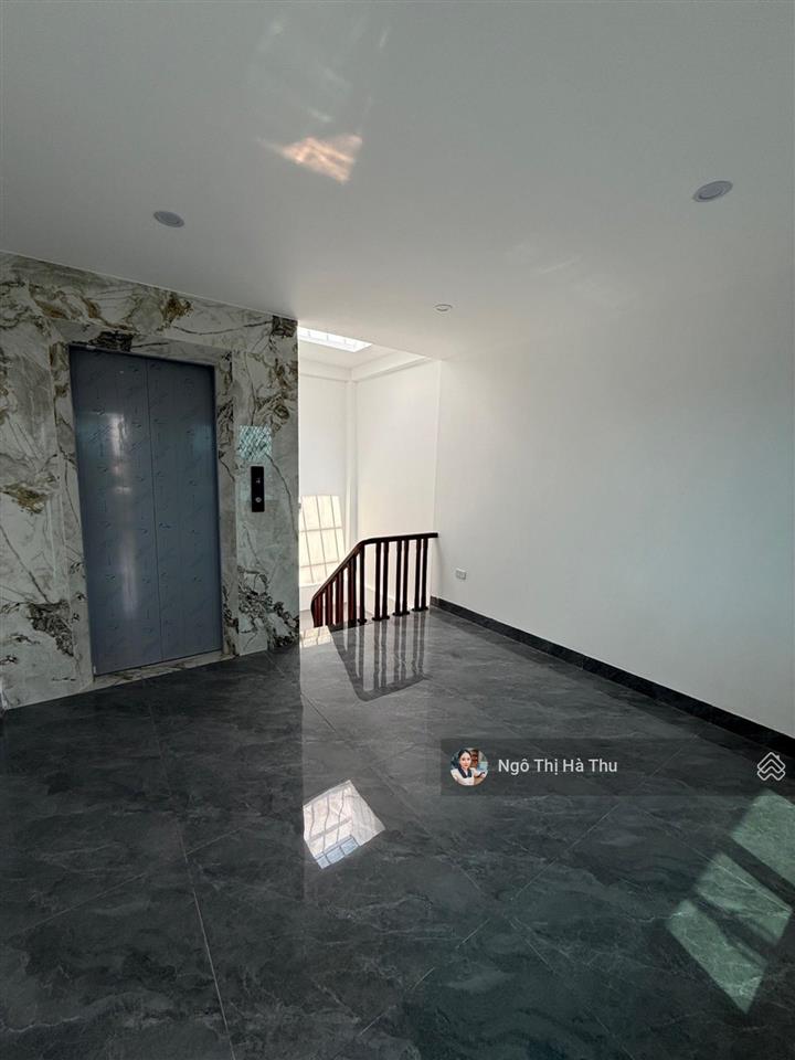 Hạ sốc 1 tỷ nhà đẹp hoa lâm, giá chỉ còn 9,5 tỷ! 45m x 6 tầng thang máy  full nội thất  ở ngay