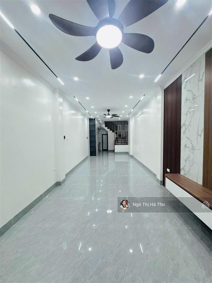 6,95 tỷ có nhà mới tinh 55m x 5 tầng phố thanh am  ở ngay